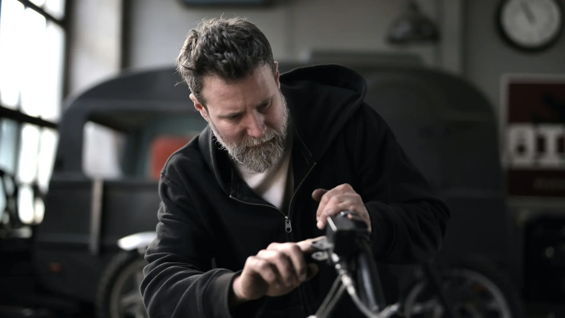 Mechanic working in e-bike